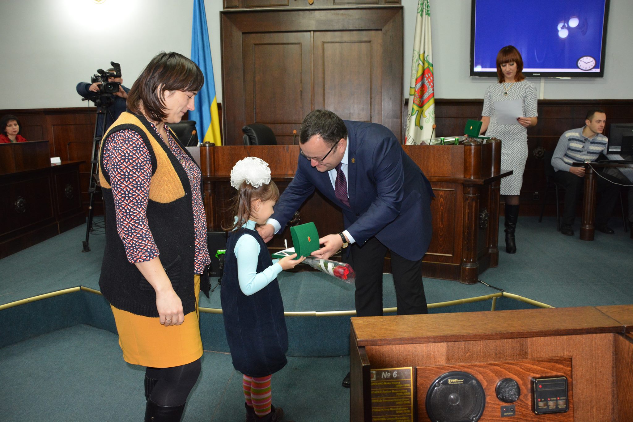 У Чернівцях мерія нагородила добровольців УДА почесними відзнаками