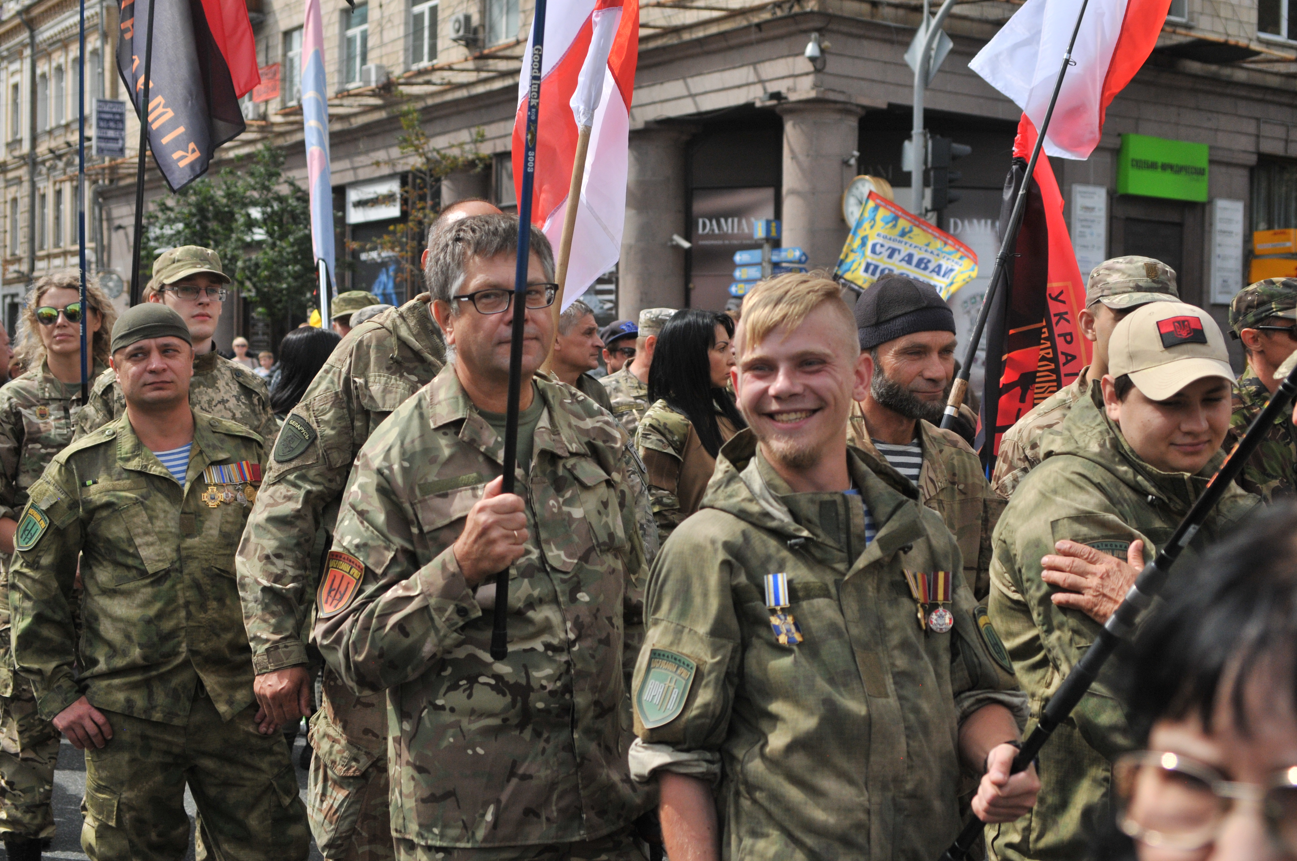 Ходою Нескорених пройшли по Києву добровольці на День Незалежності