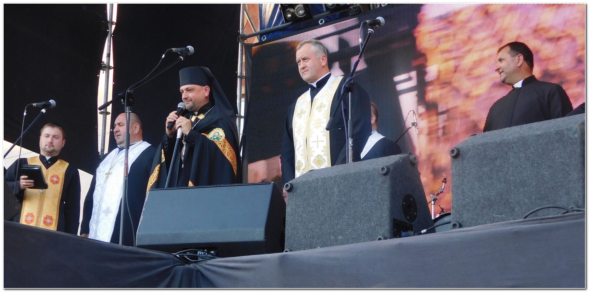 Комбат 8-го ОБАТ УДА нагороджує героїв